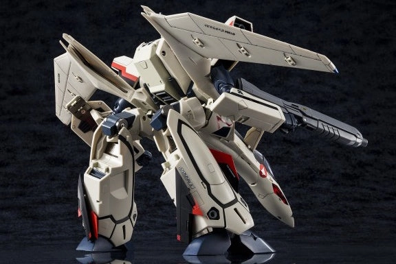 Arcadia Macross Plus 1/60 VF-19 with Fast Pack Premium Finish Action Figure