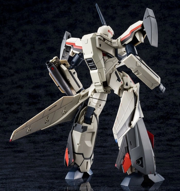 Arcadia Macross Plus 1/60 VF-19 with Fast Pack Premium Finish Action Figure