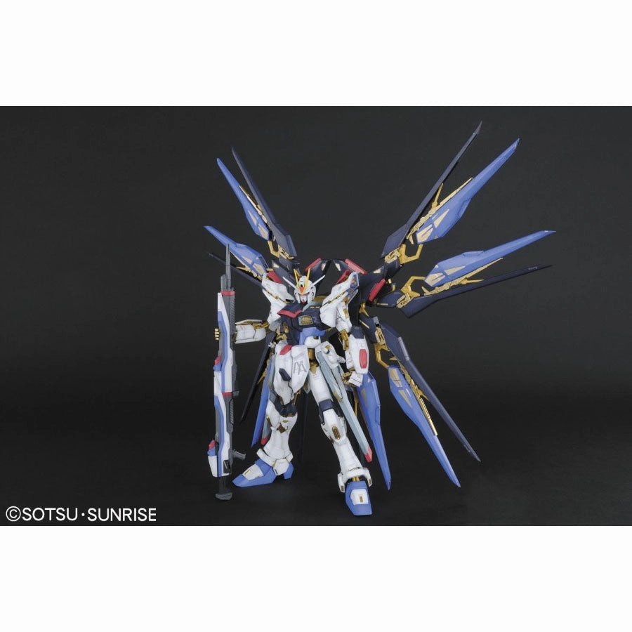 Bandai 1/60 Perfect Grade Gundam ZGMF-X20A Strike Freedom