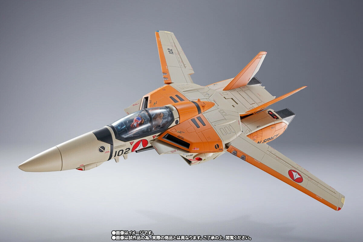 DX Chogokin Macross 1/48 Scale VF-1D Valkyrie & Fan Racer