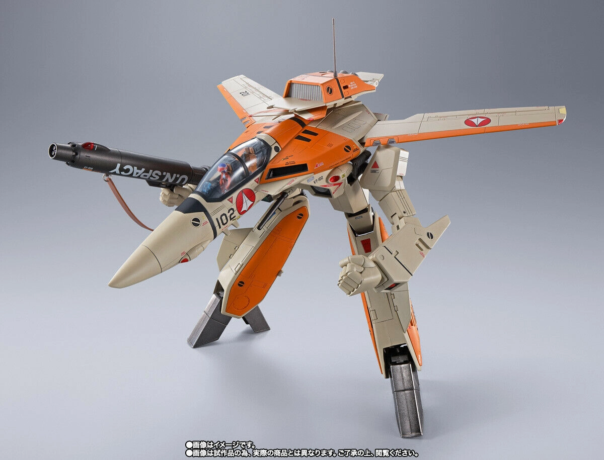 DX Chogokin Macross 1/48 Scale VF-1D Valkyrie & Fan Racer