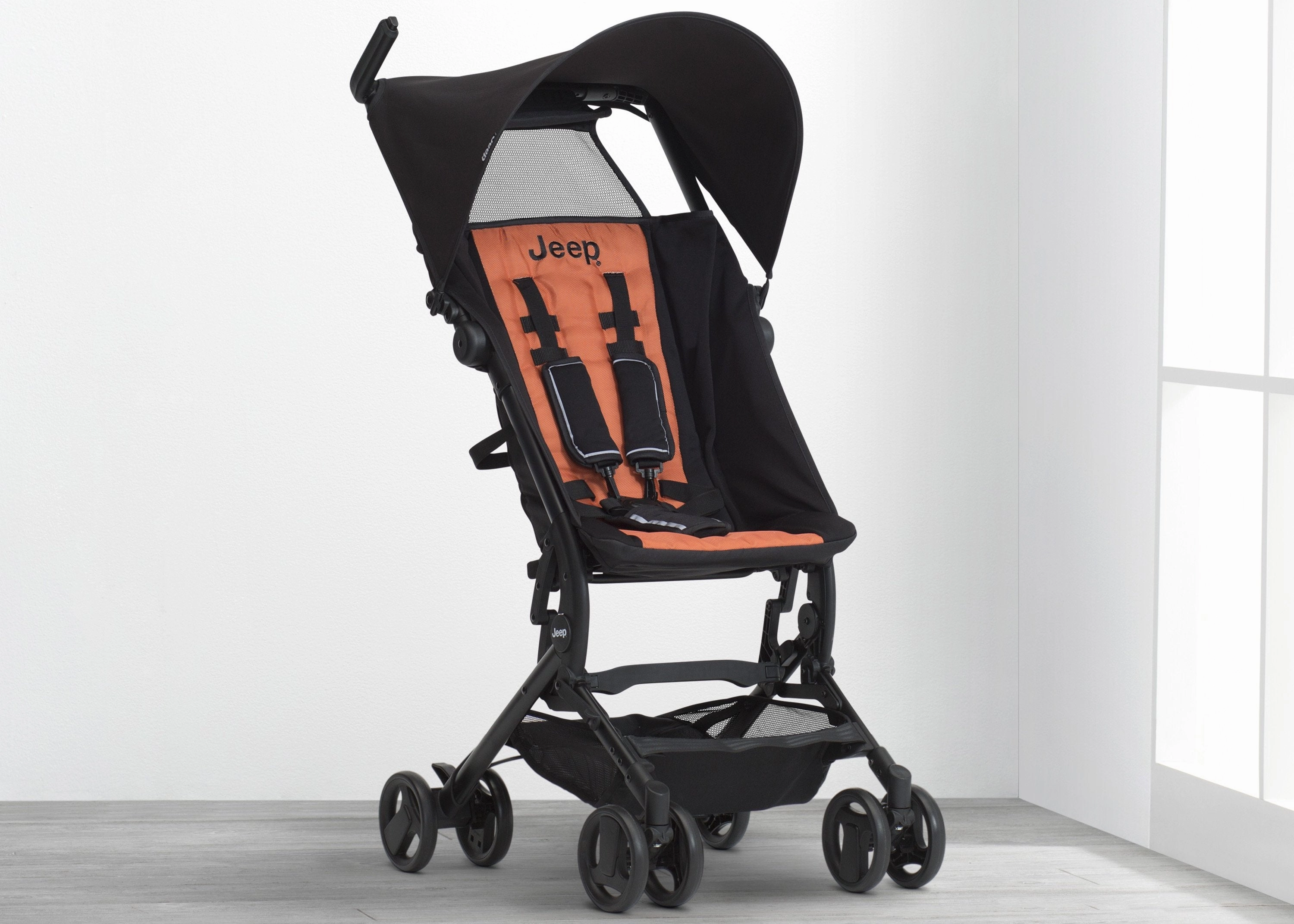Jeep Clutch Plus Travel Stroller with Reclining Seat