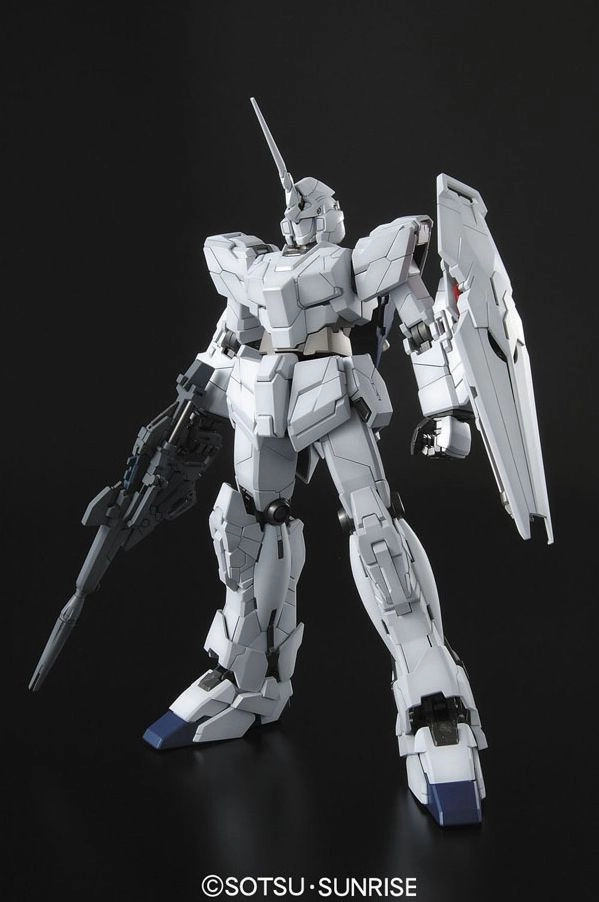 Mobile Suit Gundam Master Grade 1/100 Unicorn Gundam Model Kit