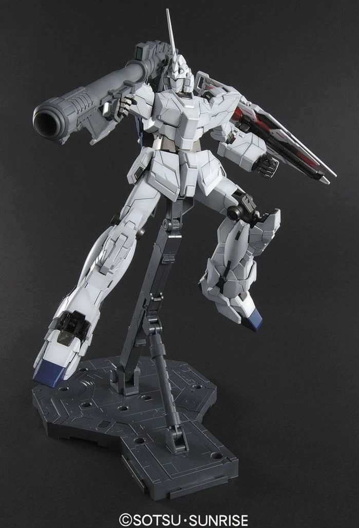 Mobile Suit Gundam Master Grade 1/100 Unicorn Gundam Model Kit