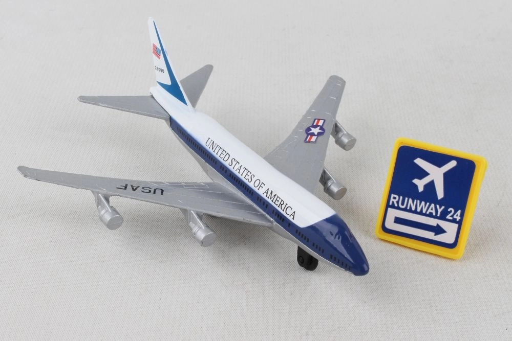 Runway Air Force One 747