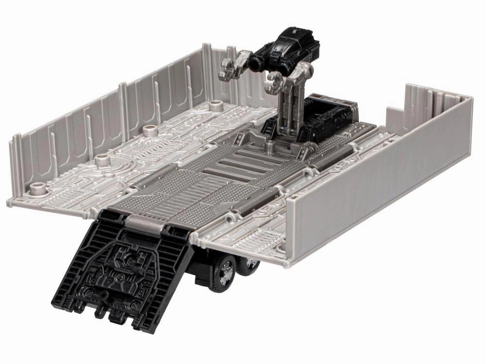 Transformers Generations Leader Optimus Prime (Volvo VNR 300) Action Figure