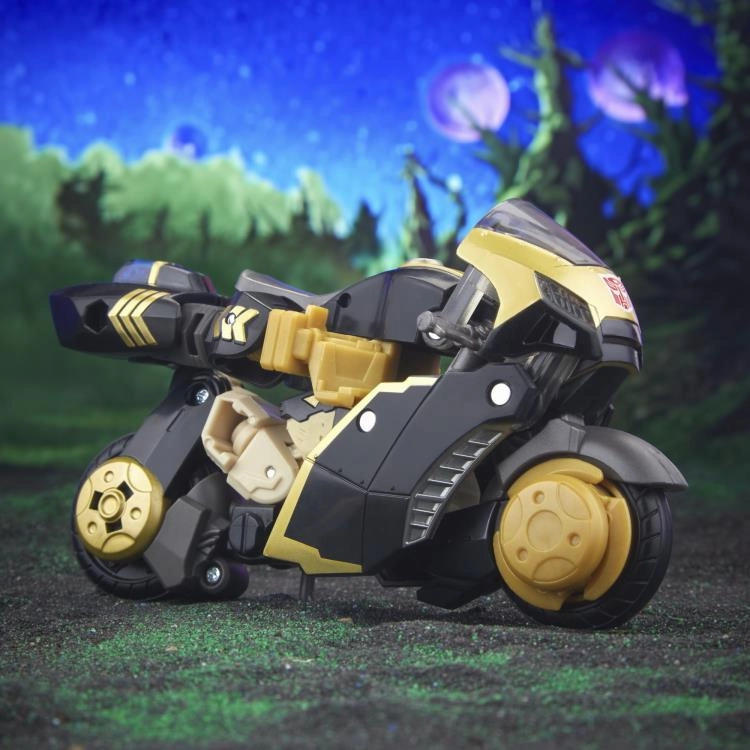 Transformers Generations Legacy Evolution Deluxe Class Animated Universe Prowl Action Figure