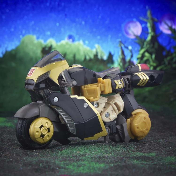 Transformers Generations Legacy Evolution Deluxe Class Animated Universe Prowl Action Figure