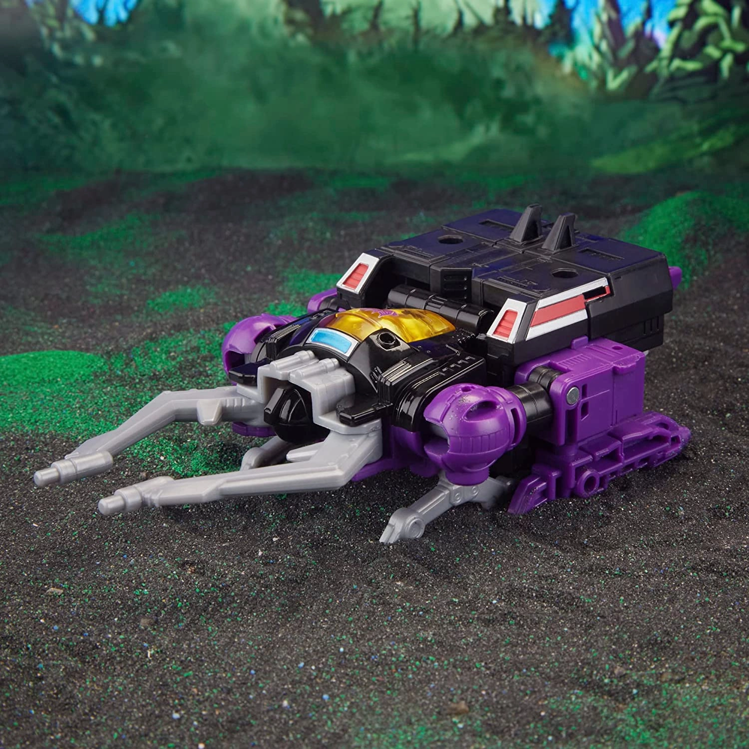 Transformers Generations Legacy Evolution Deluxe Class Shrapnel Action Figure