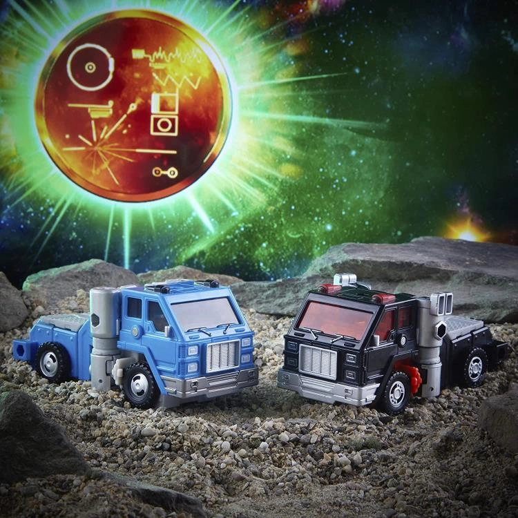 Transformers Generations War For Cybertron Golden Disk Collection Deluxe Autobot Puffer and Road Ranger Action Figure Exclusive 2-Pack